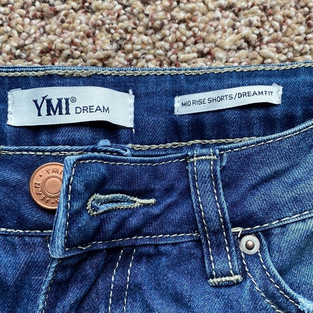 YMI dream mid rise denim shorts distressed junior’s size 3 - Picture 3 of 7